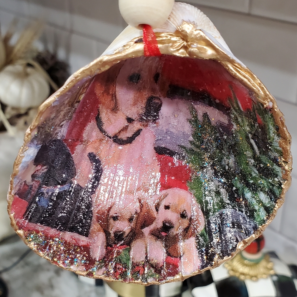 Natural Cockle Shell Labrador Design Ornament 🐚
